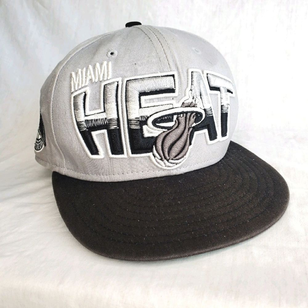 37b) NEW ERA MIAMI HEAT Heavy Embroidered HWC NBA Eastern Conference